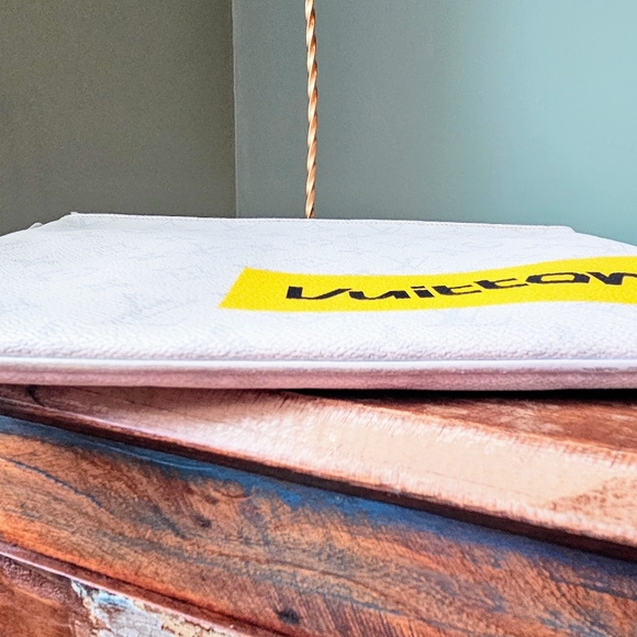 Louis Vuitton White Monogram Antarctica Zip Pouch O-Case Clutch - Picture 5 of 12